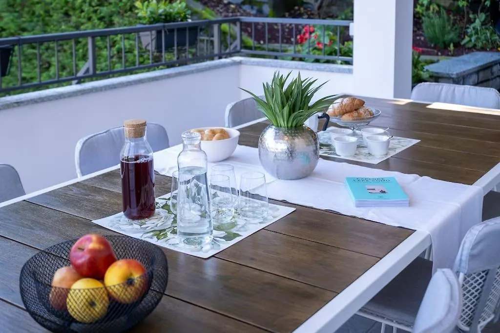 Lakefront Luxury Villa, Jacuzzi, Garage E Terrace Riva  Villa