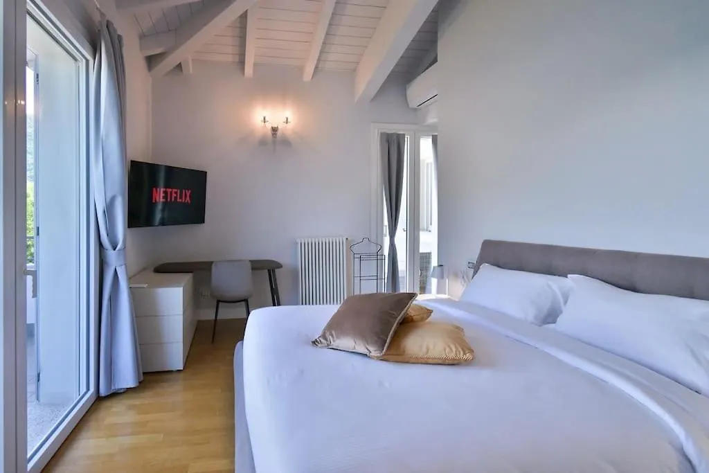 Lakefront Luxury Villa, Jacuzzi, Garage E Terrace Riva  Villa