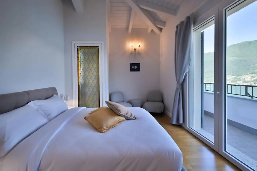 Lakefront Luxury Villa, Jacuzzi, Garage E Terrace Riva  0*, Riva (Sondrio)